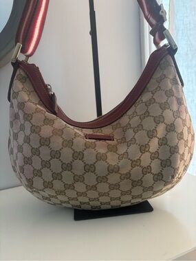Gucci Beige GG Canvas hobo Shoulder /crossbody Bag with red Trim